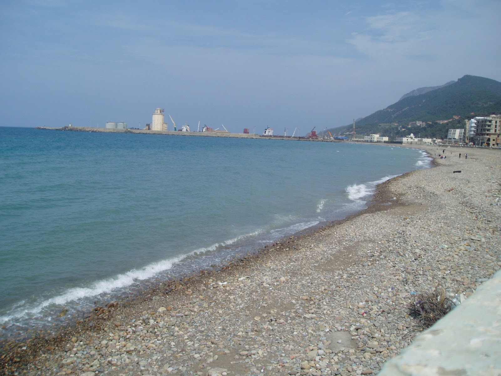 Guinguette beach'in fotoğrafı uzun koy ile birlikte
