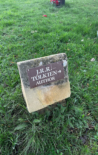Reviews of J.R.R. TOLKIEN Grave in Oxford - Museum
