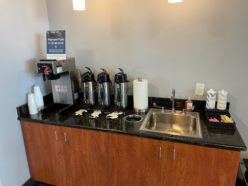 Car Dealer «Mike Brown Chrysler Dodge Jeep», reviews and photos, 4970 E Hwy 377, Granbury, TX 76049, USA