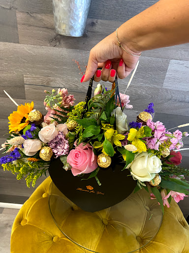 Florist «Lake Eola Florist», reviews and photos, 116 E Central Blvd, Orlando, FL 32801, USA