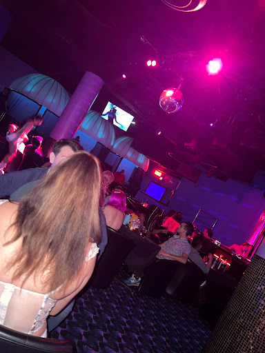 Deja Vu Showgirls - Chicago Strip Club in Near West Side, Chicago, Illinois - Zaubee