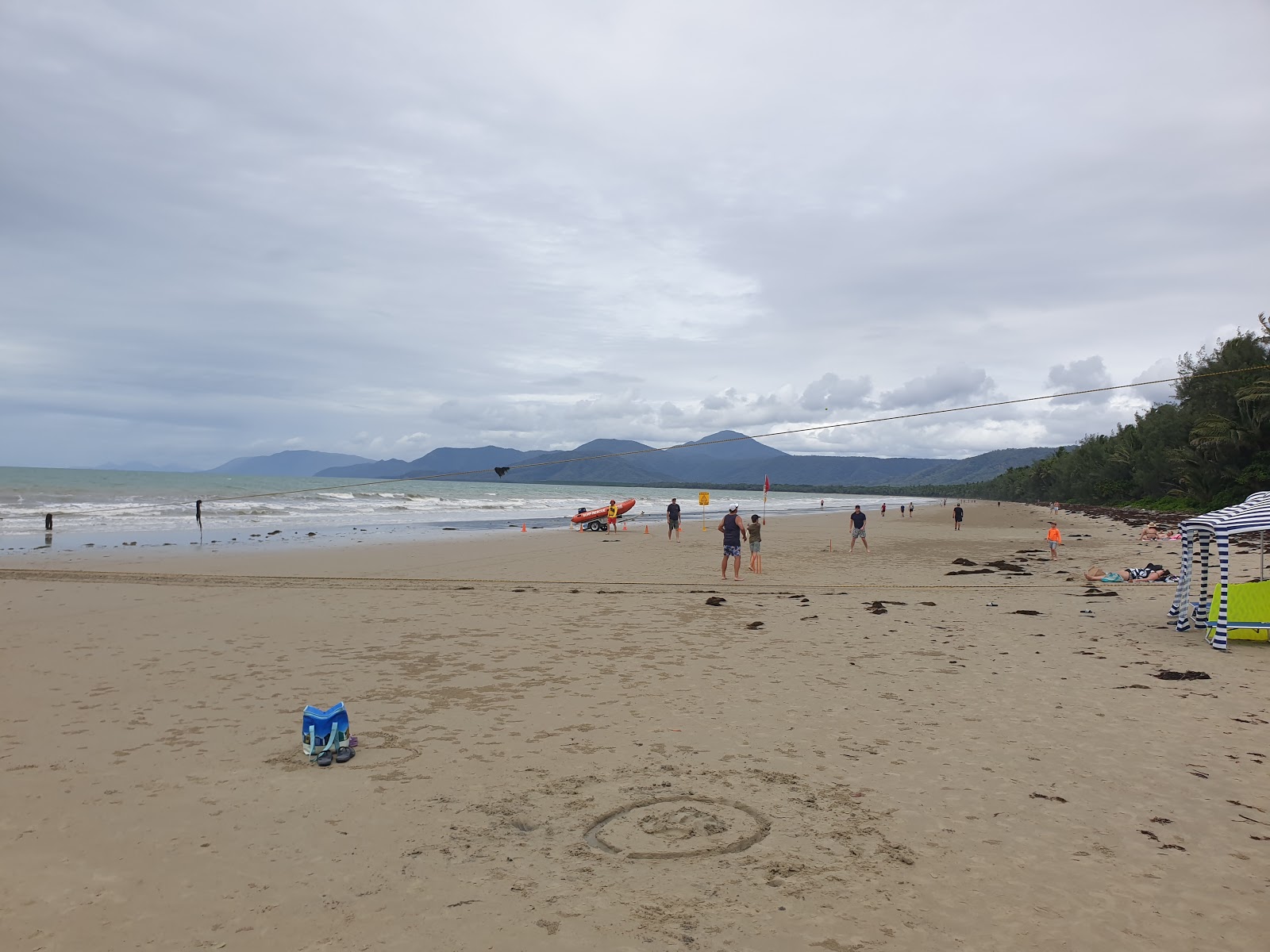 Foto van Four Mile Beach met hoog niveau van netheid