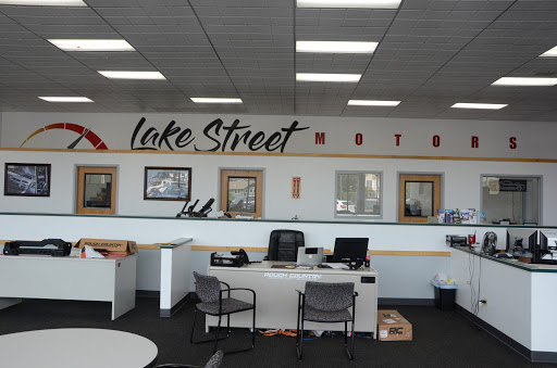 Car Dealer «Auto Villa», reviews and photos, 302 S Lake St, Grayslake, IL 60030, USA