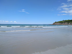 Plage de Cameros'in fotoğrafı geniş bir kıyı şeridi ile birlikte