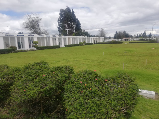 Opiniones de JARDÍN CELESTIAL CAMPO SANTO - Cementerios en Latacunga Cotopaxi en Salcedo - Centro de jardinería