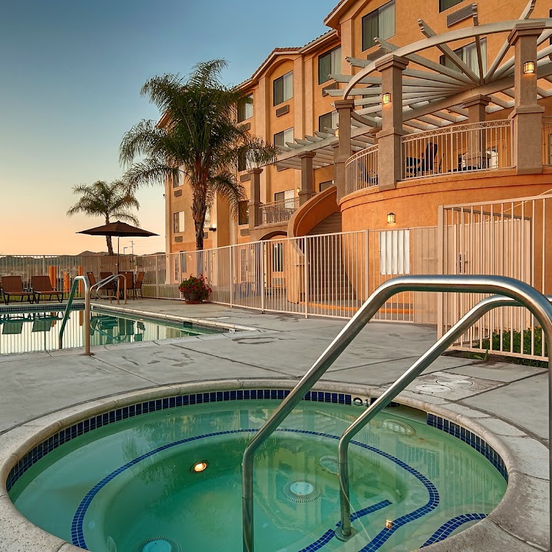 Best Western Plus Lake Elsinore Inn & Suites