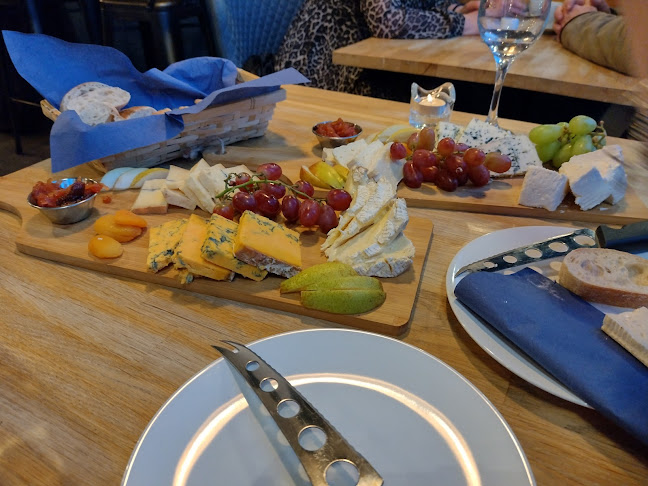 Decant Wine and Cheese Bar - Bedford
