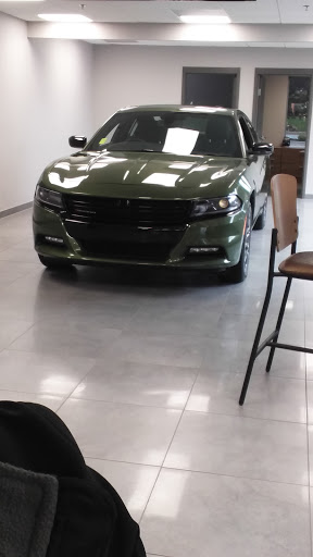 Jeep Dealer «Findlay Chrysler Jeep Dodge RAM INDOOR Dealership», reviews and photos, 25600 SW Parkway Center Dr, Wilsonville, OR 97070, USA