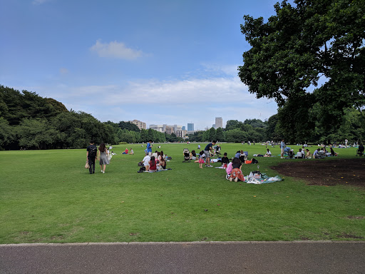 Parks for picnics Tokyo