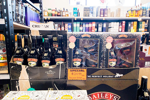 Liquor Store «Shoregate Beverage & Liquor», reviews and photos, 30498 Lakeshore Blvd, Willowick, OH 44095, USA