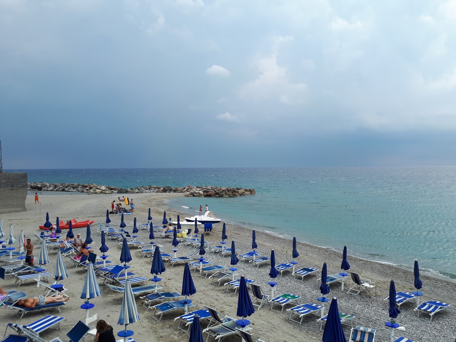 Fotografija Acquappesa beach z modra voda površino