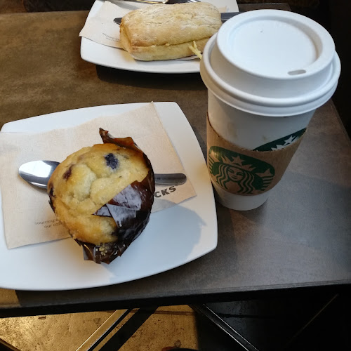Opiniones de Starbucks - Sucre en Pueblo Libre - Cafetería