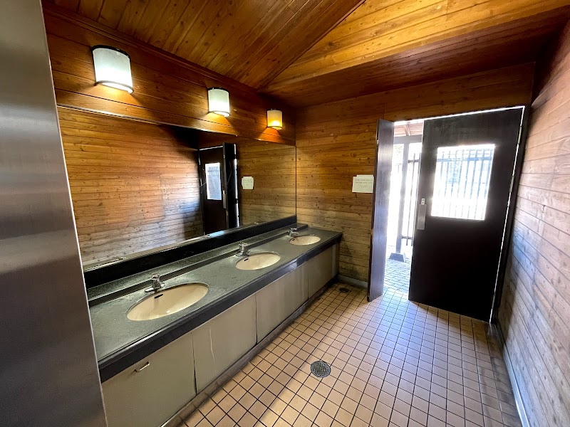 旧軽井沢公衆トイレ