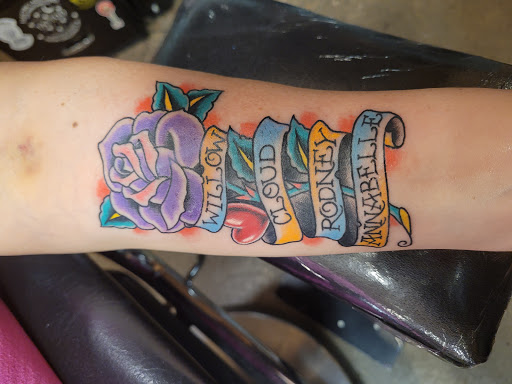 Tattoo Shop «Mothers Tattoo & Body Piercing», reviews and photos, 3625 Dixie Hwy, Elsmere, KY 41018, USA