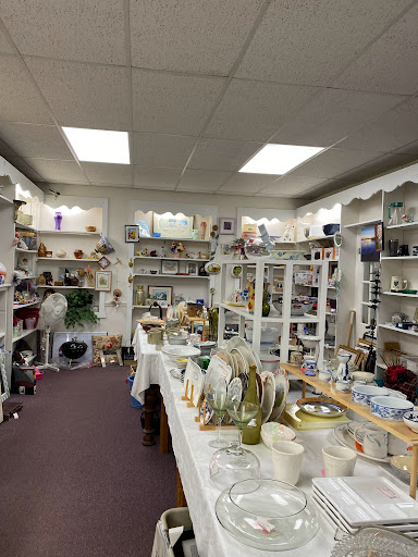 Thrift Store «Andover Thrift Shop», reviews and photos, 10 Park St, Andover, MA 01810, USA