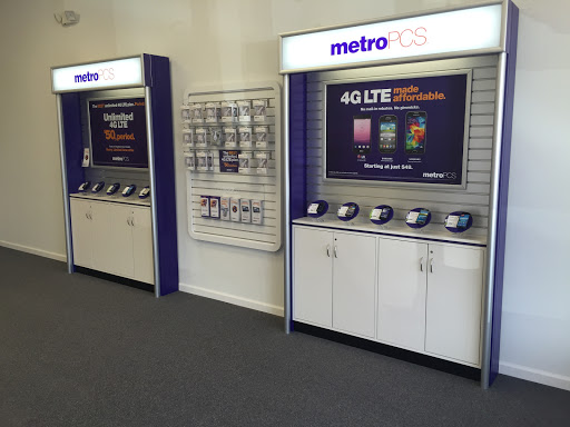 Cell Phone Store «MetroPCS Authorized Dealer», reviews and photos, 395 N Groesbeck Hwy c, Mt Clemens, MI 48043, USA