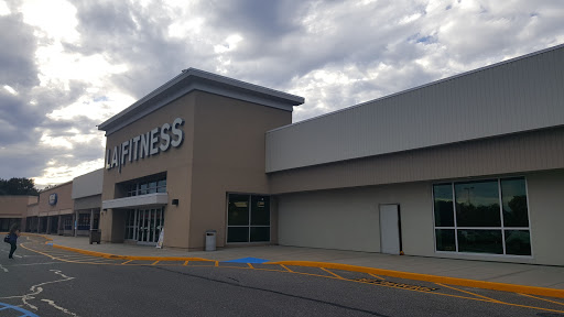 Gym «LA Fitness», reviews and photos, 455 Park Ave, Lindenhurst, NY 11757, USA