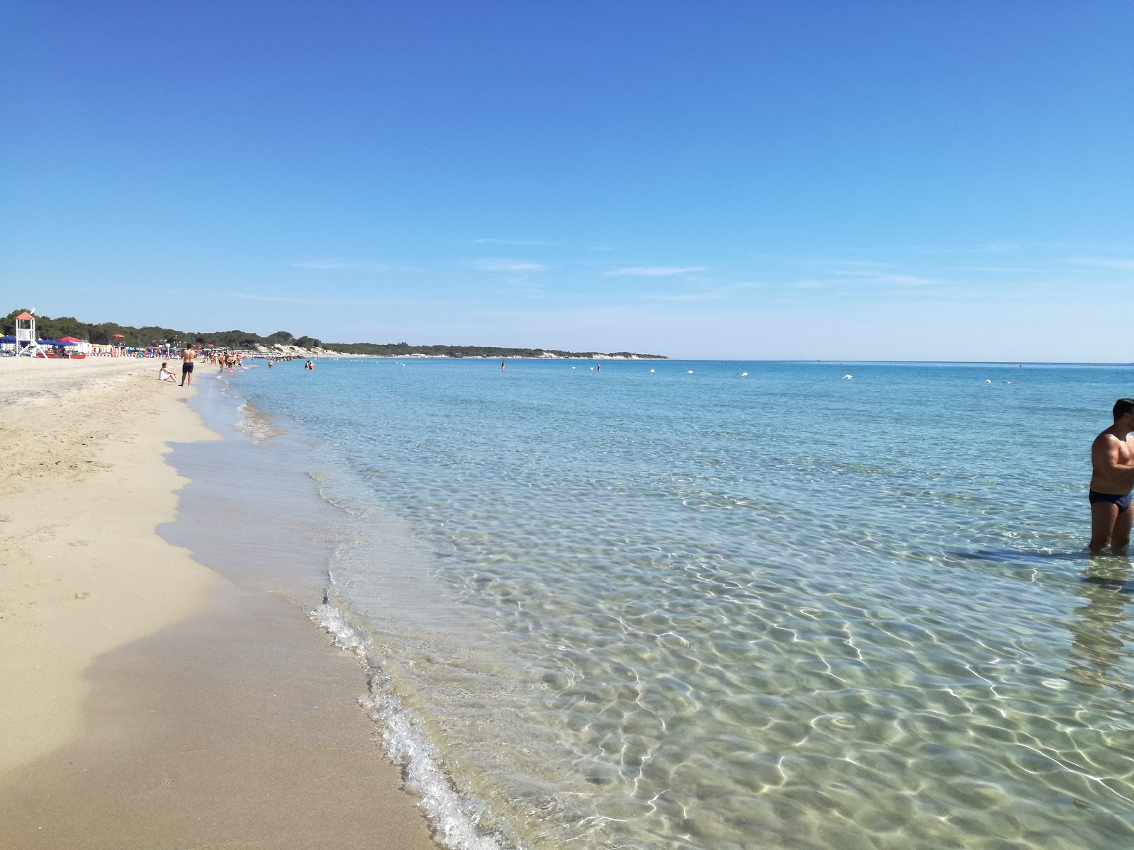 Valokuva Spiaggia Aliminiista. pinnalla kirkas hieno hiekka:n kanssa