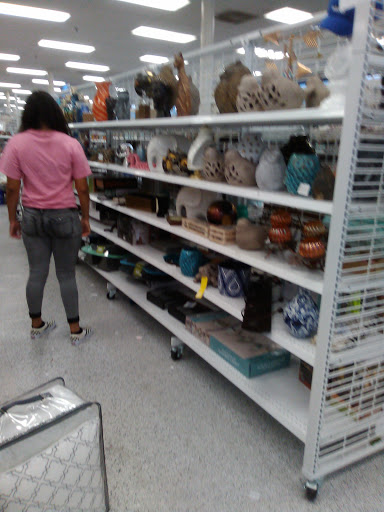 Clothing Store «Ross Dress for Less», reviews and photos, 2660 N Josey Ln, Carrollton, TX 75007, USA