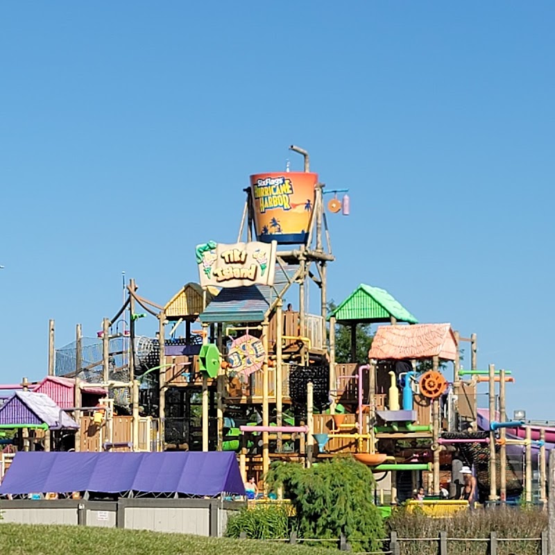 Hurricane Harbor Rockford