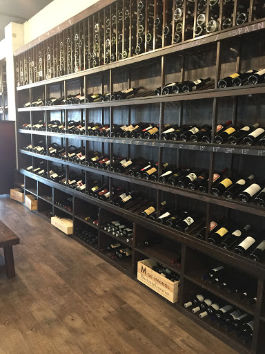 Wine Store «CRAFT - Wine, Beer & Spirits», reviews and photos, 1433 W Belmont Ave, Chicago, IL 60657, USA