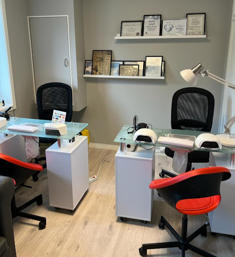 candies Nail and Spa