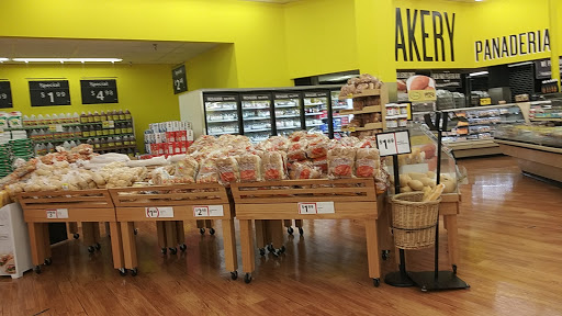 Grocery Store «Fresco y Más», reviews and photos, 3701 NW 7th St, Miami, FL 33126, USA