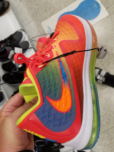 Clothing Store «Ross Dress for Less», reviews and photos, 921 E Commercial Blvd, Oakland Park, FL 33334, USA