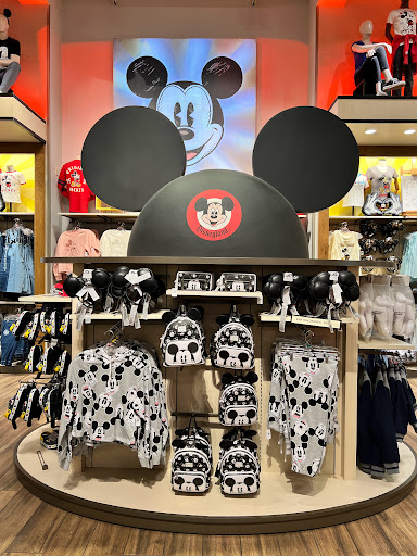 Collectibles Store «World of Disney», reviews and photos, 1565 S. Disneyland Dr, Anaheim, CA 92802, USA