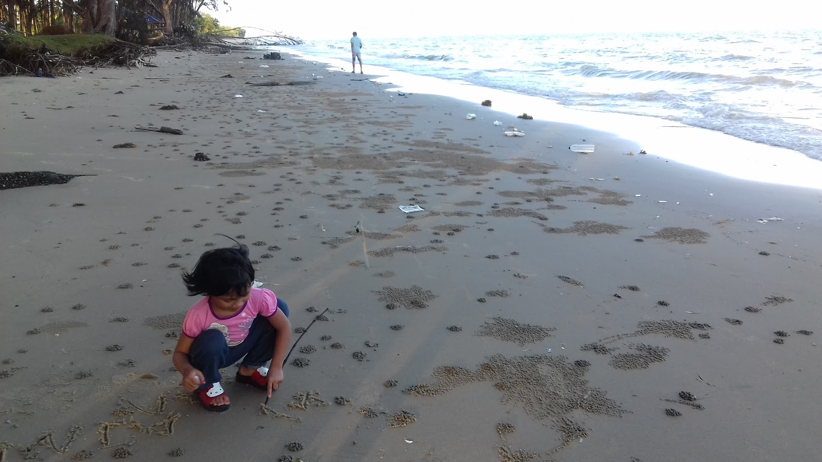 Foto di Sahabat Beach con parzialmente pulito livello di pulizia
