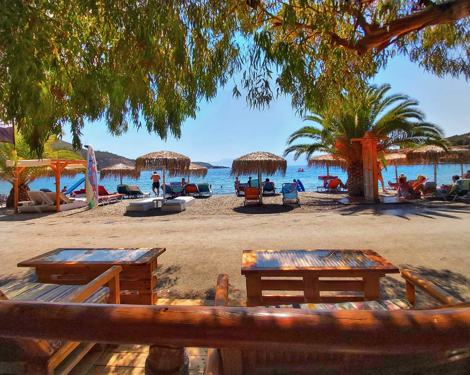 Foto av Agios Nikolaos beach och dess vackra landskap