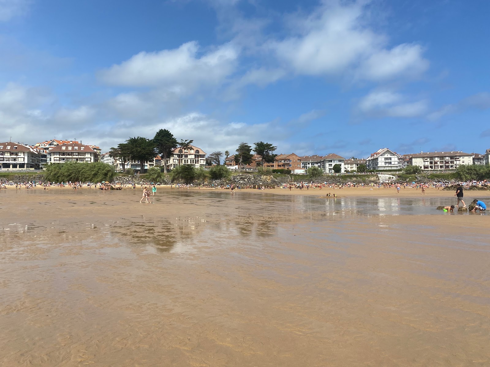 Foto de Praia de Noja (Praia de Trengandin) e o assentamento