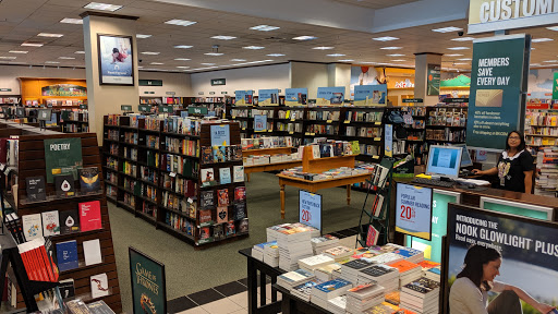 Book Store «Barnes & Noble», reviews and photos, 200 S Gary Ave, Bloomingdale, IL 60108, USA