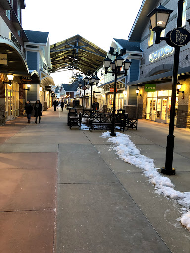 Fashion Accessories Store «Michael Kors», reviews and photos, 80 Premium Outlets Blvd Suite 323, Merrimack, NH 03054, USA