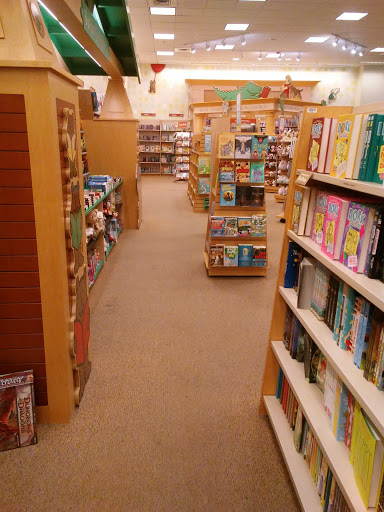 Book Store «Barnes & Noble Booksellers South Corona», reviews and photos, 2470 Tuscany St #101, Corona, CA 92881, USA