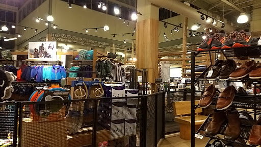 Clothing Store «L.L. Bean», reviews and photos, 75 Evergreen Way, South Windsor, CT 06074, USA