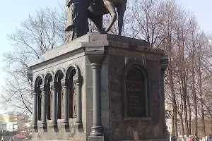Pamyatnik Knyazyu Vladimiru I Svyatitelyu Fedoru image