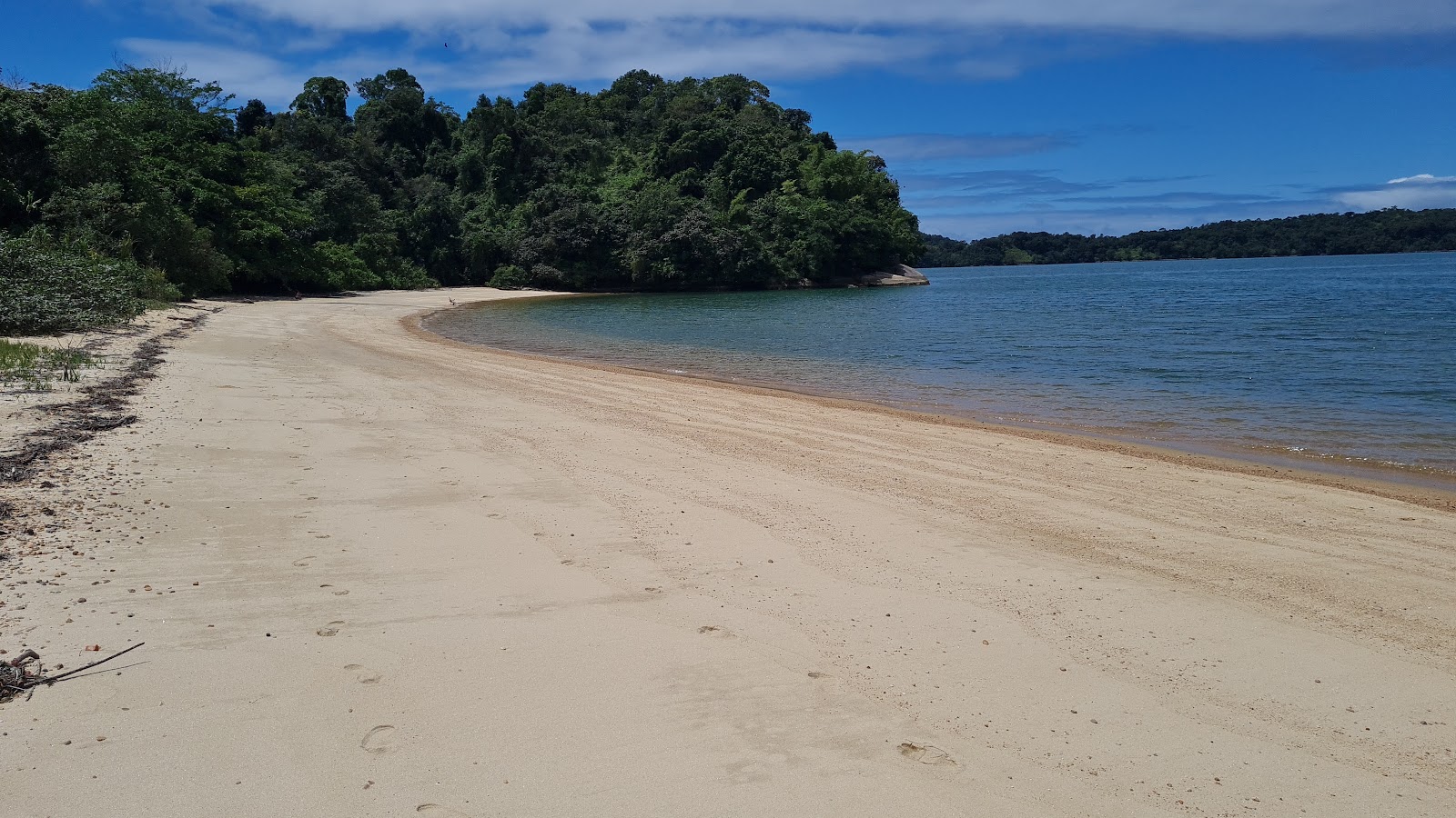 Zdjęcie Plaża Sao Goncalinho z powierzchnią turkusowa czysta woda
