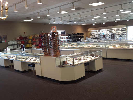 Jewelry Store «L E Smith Family Jewelers», reviews and photos, 9501 Collinsville Rd, Collinsville, IL 62234, USA