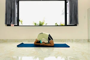Yoga Tâm Nhiên Điện Ngọc image