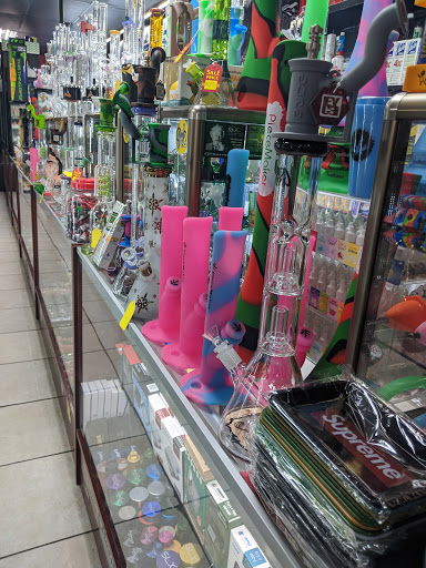 Vaporizer Store «Happy Rock Smoke Shop», reviews and photos, 334 NE 72nd St, Kansas City, MO 64118, USA