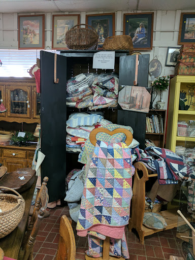 Antique Store «The Country Store», reviews and photos, 3850 Nashville Rd, Franklin, KY 42134, USA
