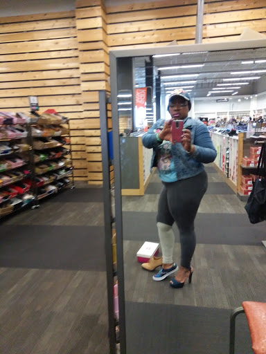 Shoe Store «DSW Designer Shoe Warehouse», reviews and photos, 7321 Lake St, River Forest, IL 60305, USA