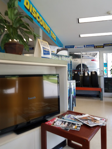 Tire Shop «Mavis Discount Tire», reviews and photos, 680 Freedom Plains Rd, Poughkeepsie, NY 12603, USA