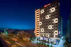 ibis Saigon Airport Hotel image