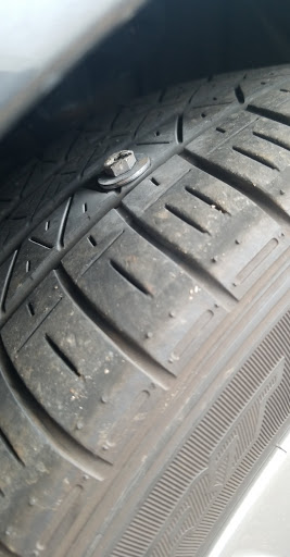 Tire Shop «Sunset Tire & Auto Repair #3», reviews and photos, 13 Skokie Valley Rd, Lake Bluff, IL 60044, USA