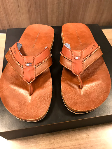 Stores to buy men's slippers Orlando