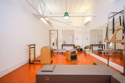 Logo da empresa - Khora Alphaville Pilates Studio