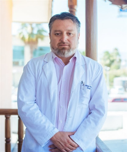 Opiniones de Dr. Alvaro Andres Bustos Binimelis, Cirujano general en La Serena - Cirujano plástico