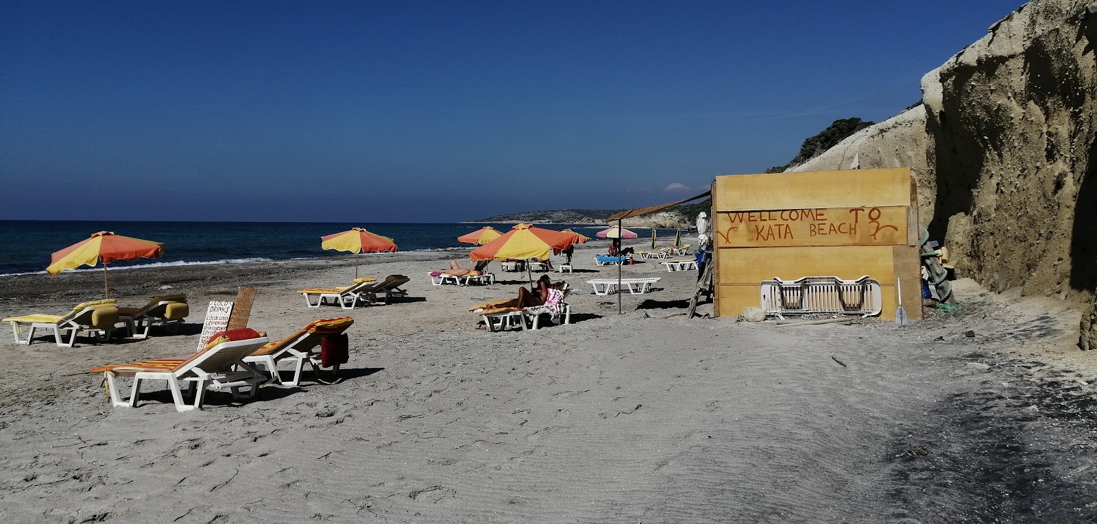 Kata beach'in fotoğrafı - rahatlamayı sevenler arasında popüler bir yer